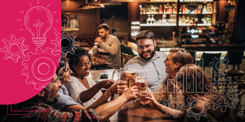 um grupo de clientes felizes em um bar