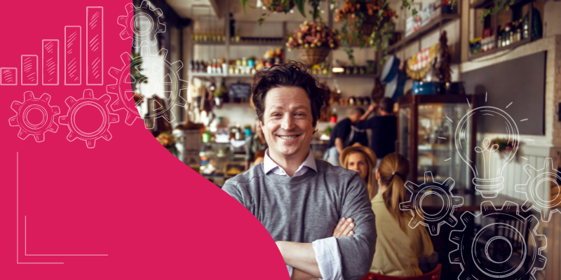 Dono de restaurante com os braços cruzados