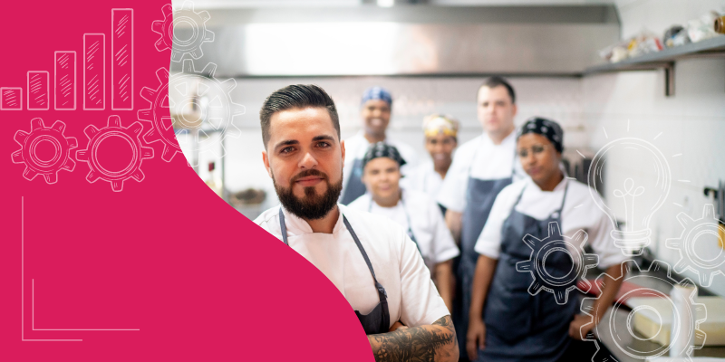 Equipe ideal de funcionários para restaurante, 8 pessoas uniformizadas, em frente ao balcão de atendimento, ambiente organizado e acolhedor.