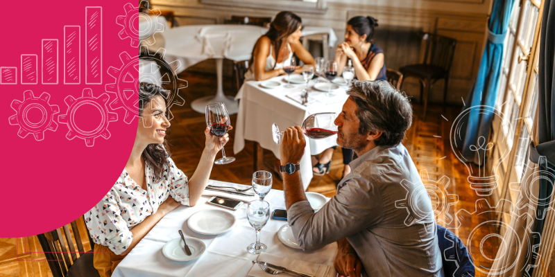 clientes em um restaurante tomando vinho