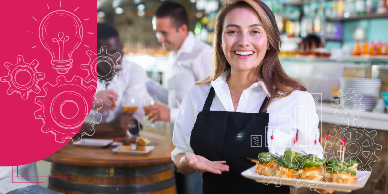 Restaurante aconchegante com clientes e garçons em frente a um bar arrumado.